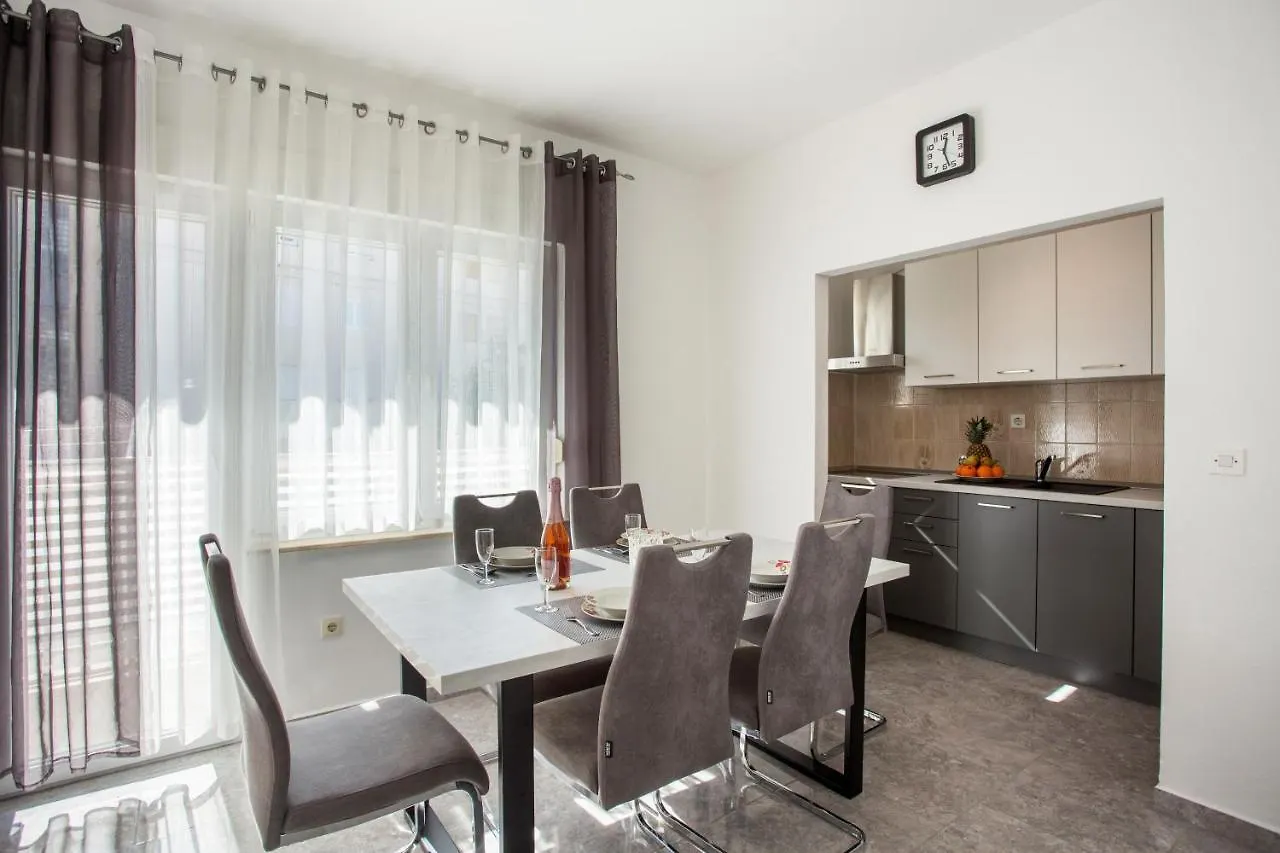 Apartment Blaz Stobrec 0*, Split Croatia